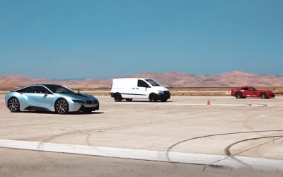 Van κοντράρεται με BMW i8 & Viper (video)