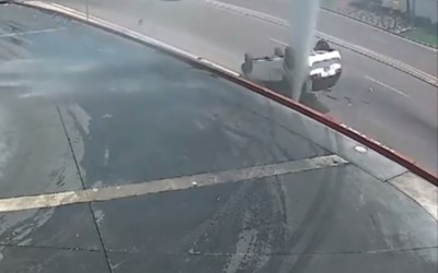 Το τέλειο πλύσιμο αυτοκινήτου πάνω - ΚΑΤΩ (vid)