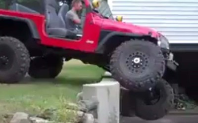 Jeep Wrangler κατεβαίνει από… όπου θέλει! (video)
