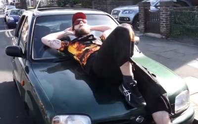 Έτσι είναι όταν χαίρεσαι αυτά που έχεις (video)