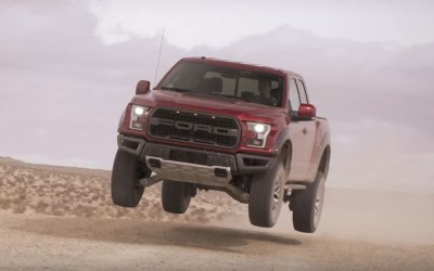 Παιχνίδια στην άμμο με Ford Raptor και Ariel Nomad (video)
