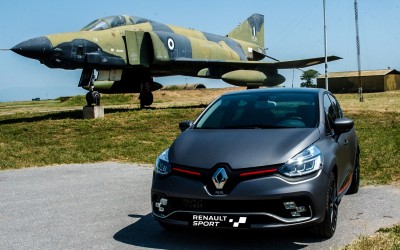 Το Clio RS αποχαιρέτησε τα αναγνωριστικά Phantom