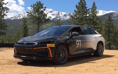Η αντίπαλος της Tesla πάει για το Pikes Peak (vid)