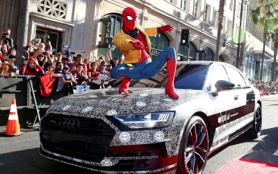 Ο Spider-Man πάνω στο νέο Audi A8