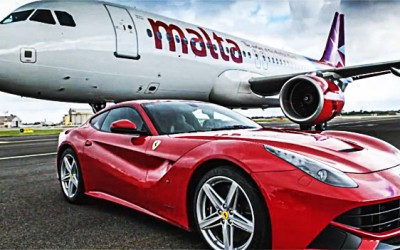 Video: Ferrari F12 εναντίον Airbus A320 