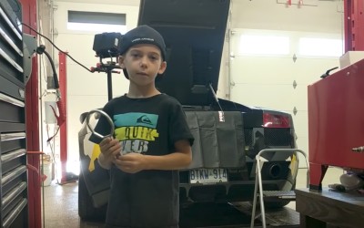 5χρονο αλλάζει λάδια σε Lamborghini. Εσύ μπορείς; (Video)
