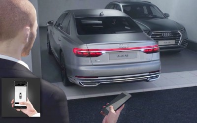 Το νέο Audi A8 παρκάρει και ξεπαρκάρει μέσω κινητού! (vid)