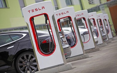 10 Tesla στην Ελλάδα αναζητούν... συνεργείο