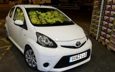 Video: Πόσες μπανάνες χωράνε σε ένα Toyota Aygo;