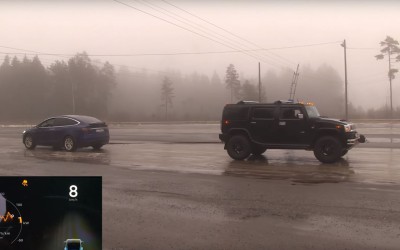 Αυτή τη φορά τα βάζει με ένα Hummer H2 (video)