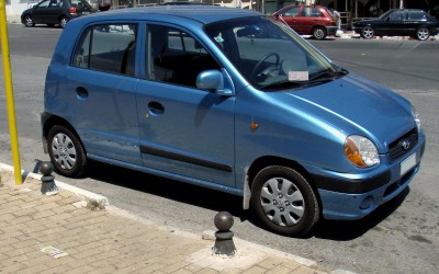 Σχεδόν ένας στους δύο οδηγούς σταθμεύει παράνομα