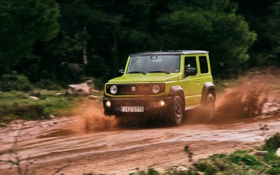 Νέο Suzuki JIMNY: ‘Παίζει’ δυνατά για το βραβείο 