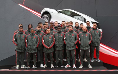 Στο τιμόνι του Audi e-tron οι ποδοσφαιριστές της Μπάγερν Μονάχου (vid)