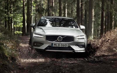 Το νέο Volvo V60 Cross Country με 61.594 ευρώ
