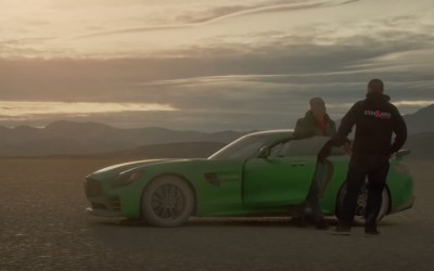 Τυφλός ξεπερνάει τα 200 km/h με Mercedes-AMG GT R (video)
