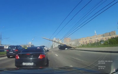 Όταν ένα SUV “τζαρτζάρει” ένα άλλο την... πληρώνει μια κολώνα (video)
