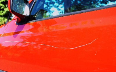 Χτυπημένο αυτοκίνητο σε γκαράζ: Απροσεξία ή πρόθεση;
