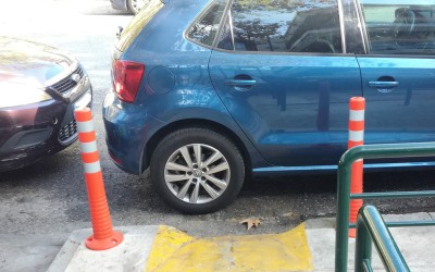 Πάνω από 500 κλήσεις για στάθμευση σε ράμπα διάβασης ΑμεΑ