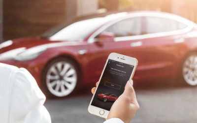 Αν έχεις Tesla και αστραπιαία αντανακλαστικά μπορείς να προβείς σε σύλληψη! 