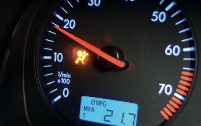 Τι είναι αυτό το λαμπάκι στον πίνακα οργάνων; Και τι κάνω όταν ανάψει;