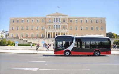 Άρχισαν τα δοκιμαστικά δρομολόγια στην Αθήνα για το ηλεκτρικό λεωφορείο (video)