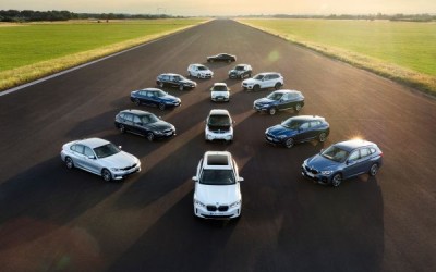 BMW: Σε πόσα αμιγώς ή μερικώς ηλεκτρικά μοντέλα στοχεύει μέχρι το 2030