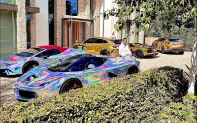 Για να δεις τη συλλογή αυτοκινήτων του Aubameyang χρειάζεσαι γυαλιά ηλίου
