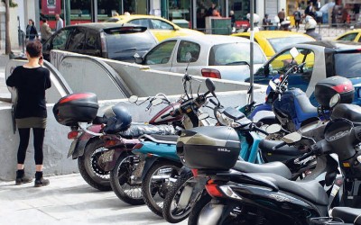 Με δίπλωμα αυτοκινήτου η οδήγηση μοτοσικλετών έως 125 cc; Τι απαντά το Υπουργείο Μεταφορών