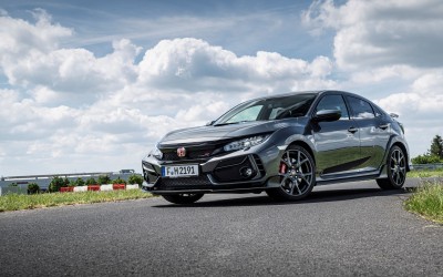 Ουκρανία: 1 εκατ. ευρώ από τη Honda και 2 λεωφορεία από τον Όμιλο Σαρακάκη