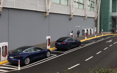 Οι πρώτοι ταχυφορτιστές της Tesla στην Ελλάδα – Πόσο είναι το κόστος φόρτισης