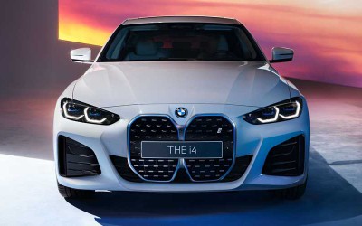 Η ηλεκτρική BMW i4 εμφανίστηκε με καλούδια της M Sport