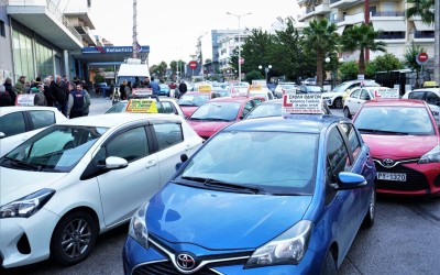 Δίπλωμα οδήγησης: Εξετάσεις από τα 17, αλλάζει η διαδικασία 
