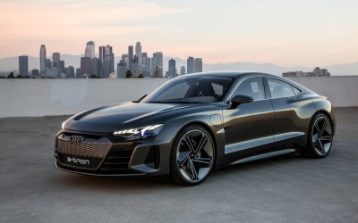 Το νέο Audi RS4 θα διατίθεται σε ηλεκτρική και υβριδική έκδοση 
