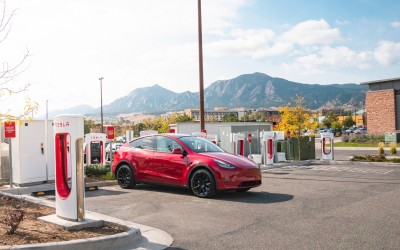 Ανοίγουν για όλους οι φορτιστές της Tesla 