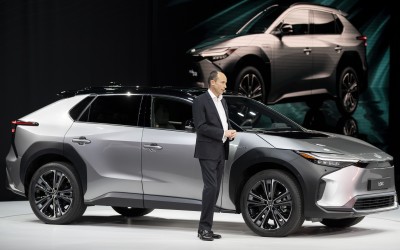 Toyota: Τέλος η βενζίνη και τα απλά υβριδικά στην Ευρώπη έως το 2035 