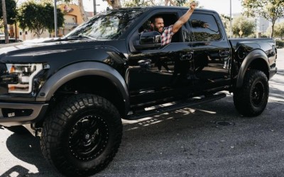 Ο “The Rock” χάρισε το προσωπικό του Ford F-150 VelociRaptor (video) 