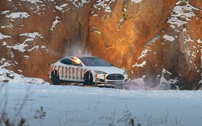 Δείτε οδηγό να ανατινάζει το Tesla του σε ένδειξη διαμαρτυρίας