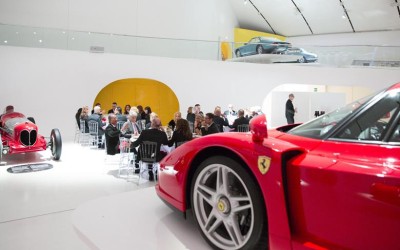 Παίρνουν κεφάλια στη Ferrari 