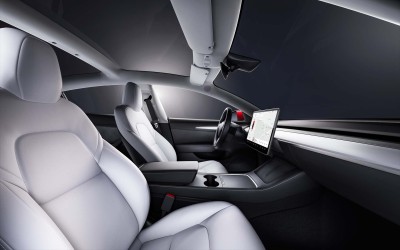 Η Tesla θα βγάζει off τα χειριστήρια των καθισμάτων αν τα πειράζεις πολύ