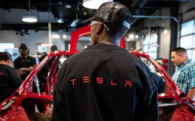 Ξέρεις πόσους εργαζόμενους έχει η Tesla;