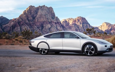 Το ηλιακό Lightyear One διανύει 400 km με 130 km/h, χωρίς φόρτιση (video)