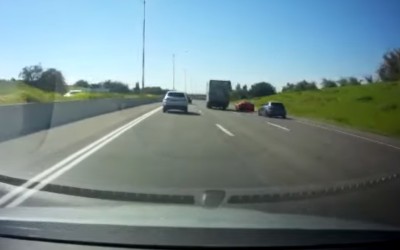 SEAT και Ferrari κάνουν κόντρα και τρακάρουν – Δείτε το video