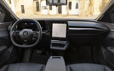 Ιδού τα συστήματα που κάνουν το νέο Renault Megane E-TECH Electric τόσο ασφαλές