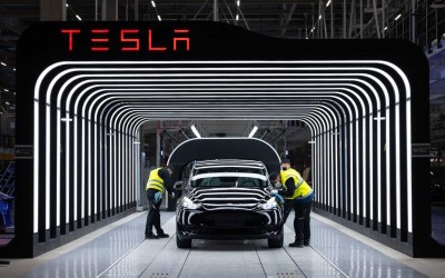 Tesla: Εγκαίνια για το Gigafactory στο Βερολίνο – Πόσα αυτοκίνητα κατασκευάζει