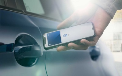 Πώς ξεκλειδώνεις μια BMW μόνο με το κινητό σου; [video]