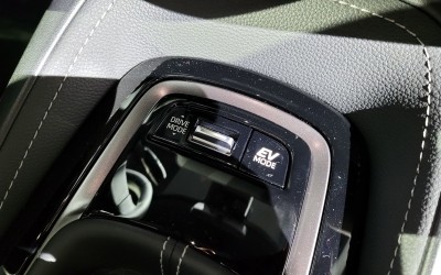 Τι γυρεύει ένα κουμπί EV Mode στην Toyota GR Corolla;