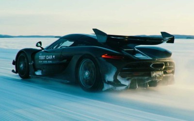 Η Koenigsegg Jesko ντριφτάρει στο χιόνι! (video)