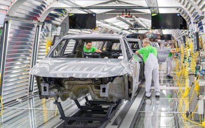 Γιατί καθυστερούν τόσο να παραδοθούν τα καινούργια αυτοκίνητα;