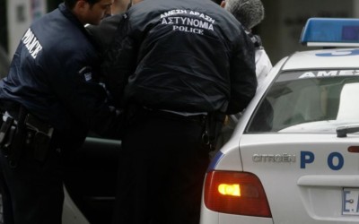 Έλληνες «ρήμαζαν» αυτοκίνητα σε Φάληρο και Άλιμο – Τους τσάκωσε η Αστυνομία 