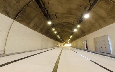 Κακιά Σκάλα: Δείτε το πρώτο τούνελ με άσπρη άσφαλτο στην Ελλάδα